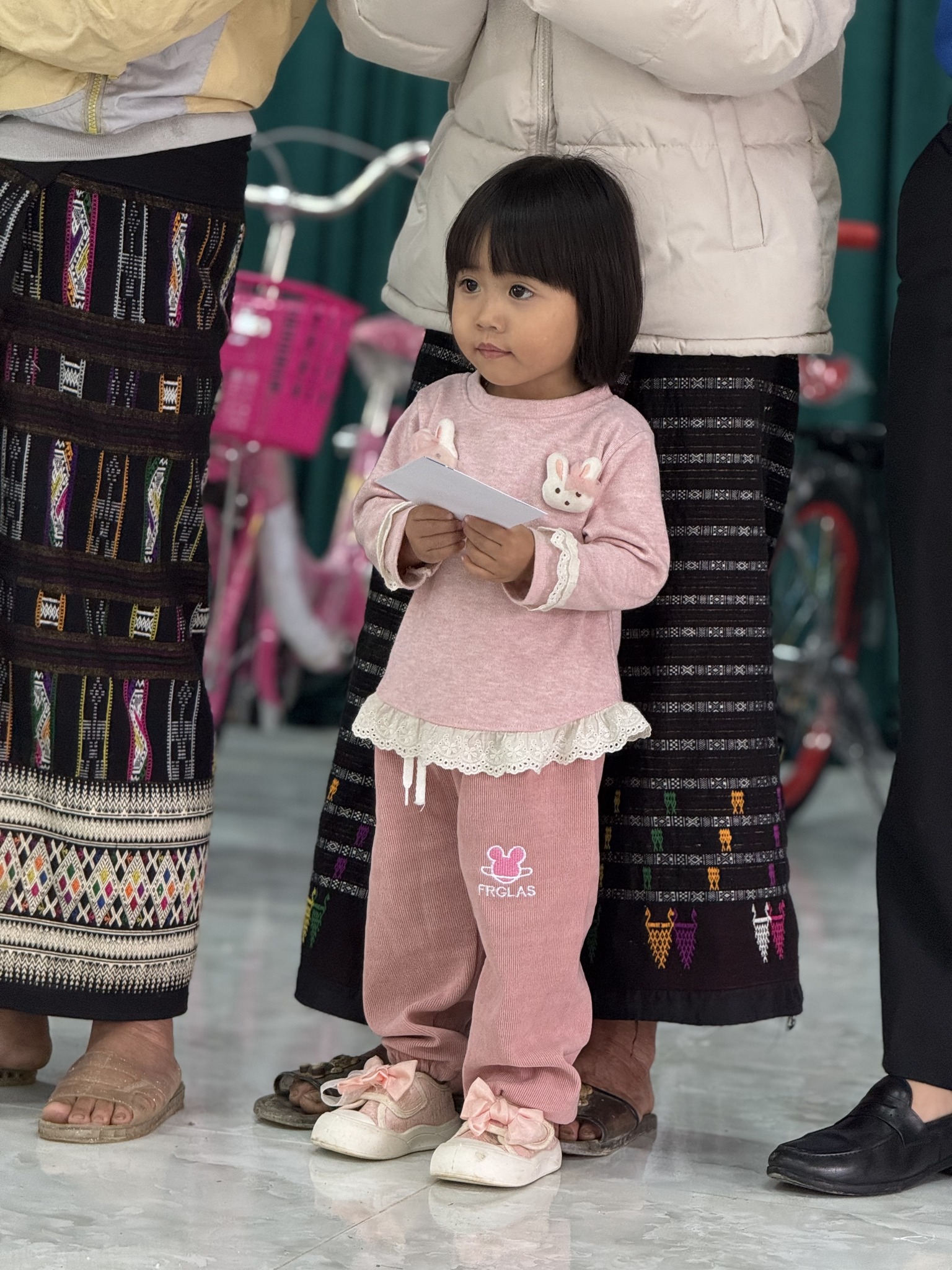 Khám bệnh, phát thuốc và tặng quà sau bão Bualoi tại Thanh Hoá