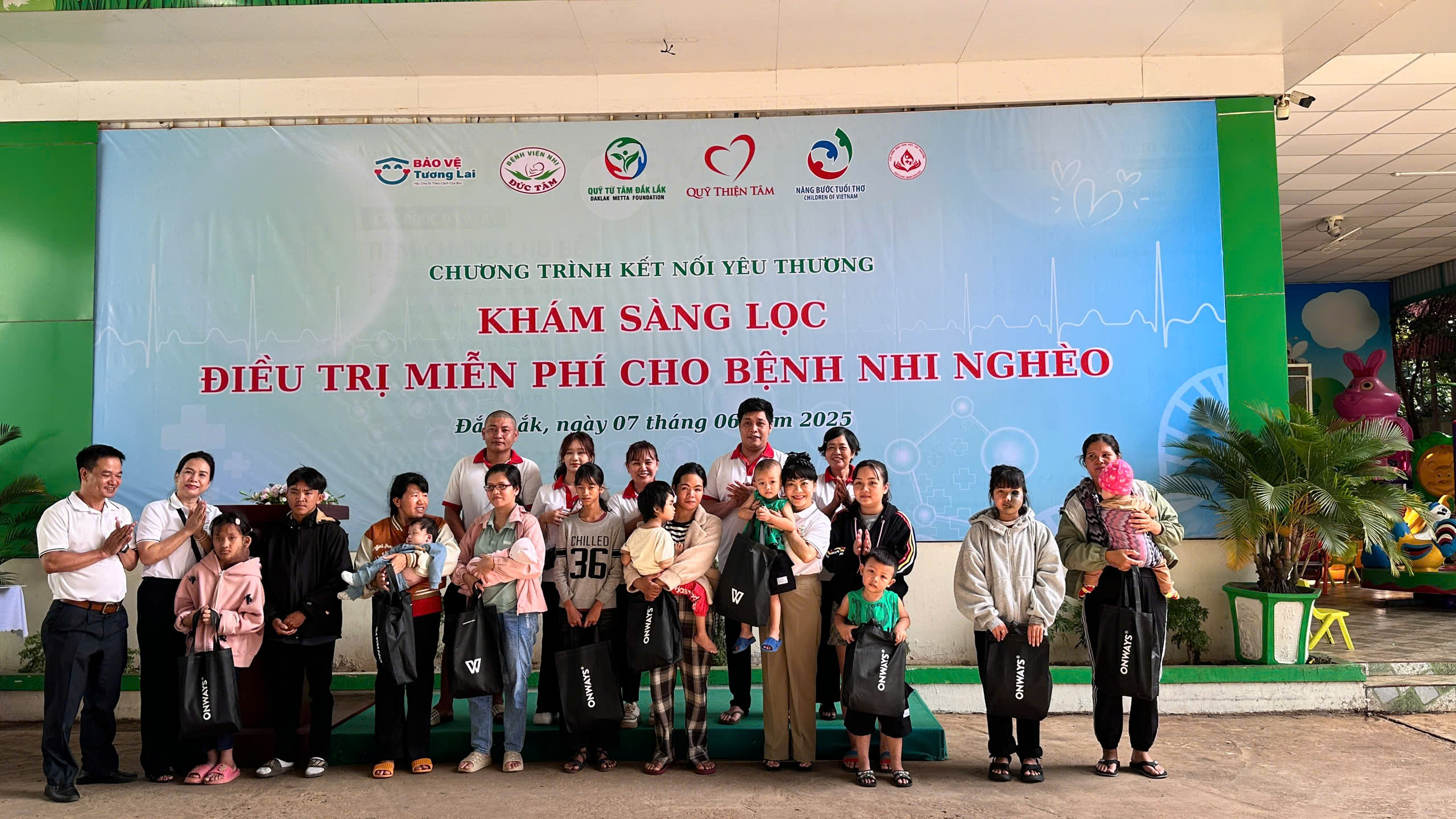 Take & Share: Trao quà cho bệnh nhi nghèo, 7/6/2025