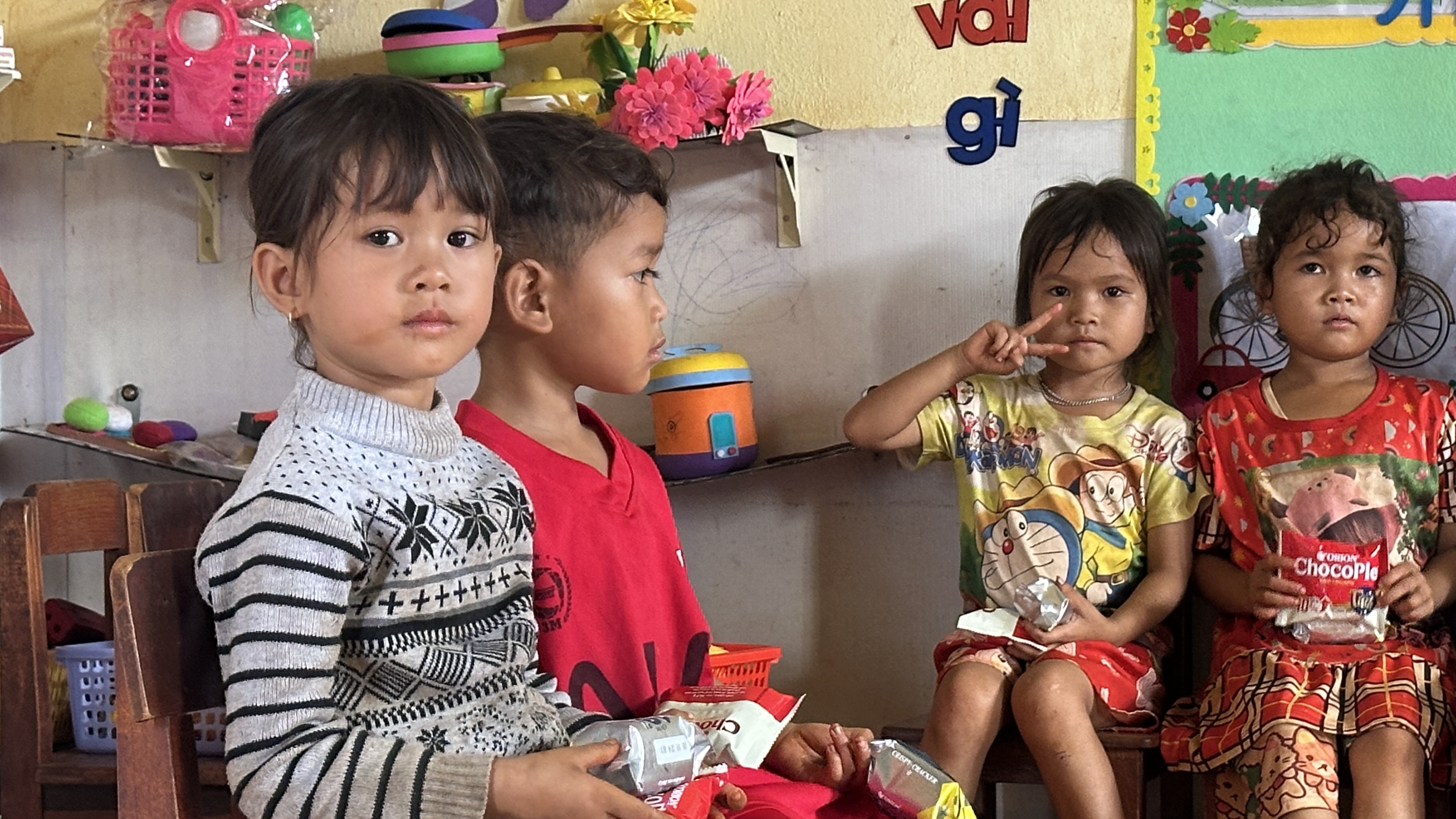 Gây quỹ đối ứng, xây điểm trường làng PLong