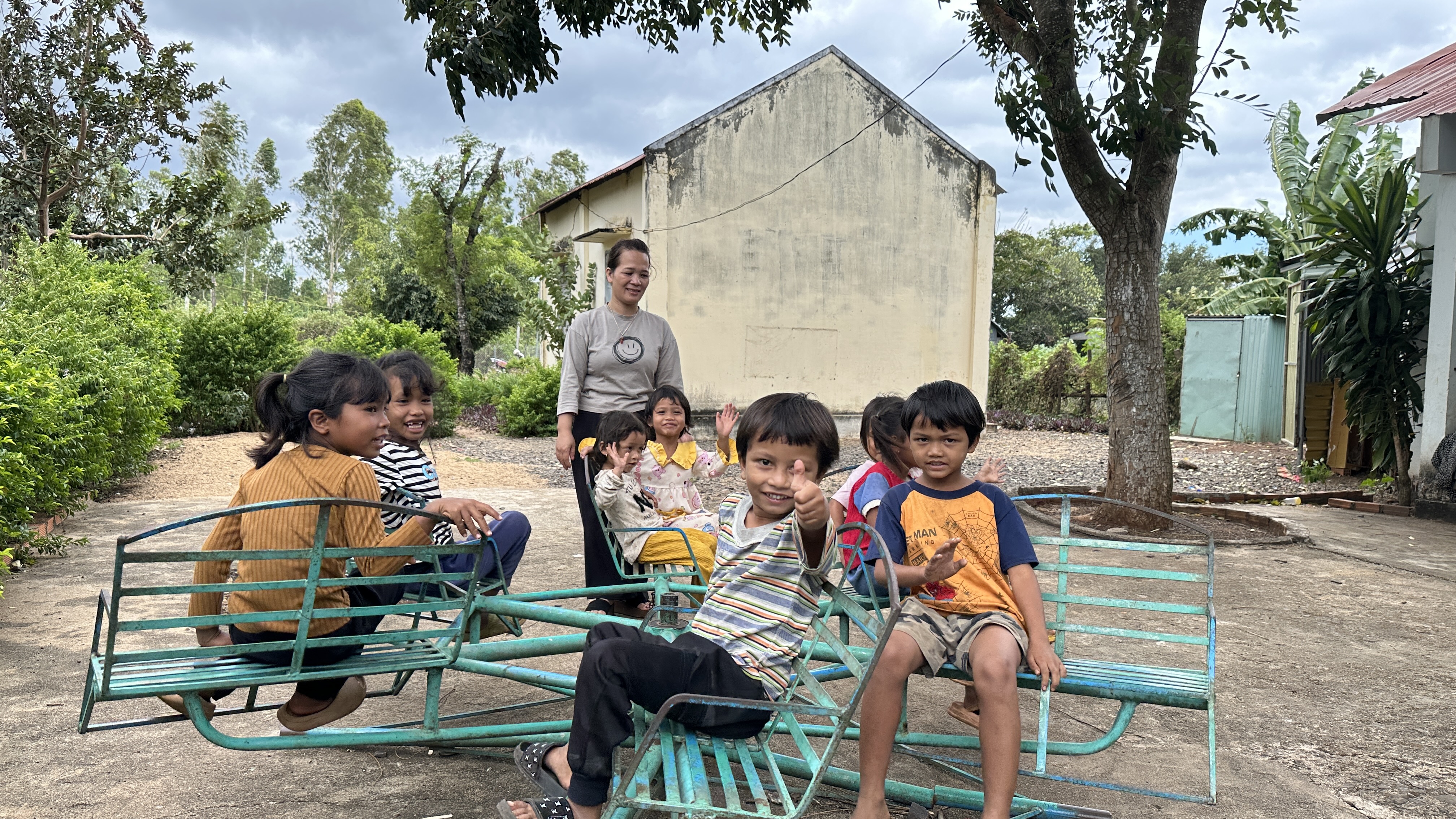 Gây quỹ đối ứng, xây điểm trường làng Dek